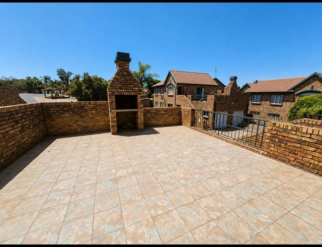 2 BEDROOM APARTMENT FOR SALE IN DIE HOEWES